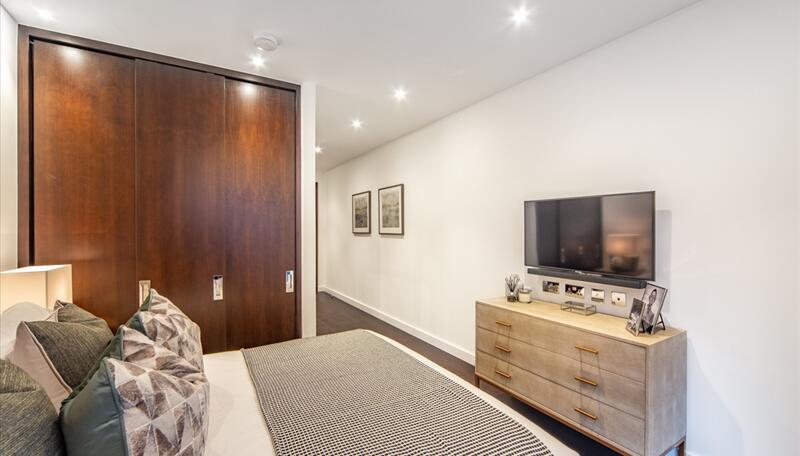 4 Thornes House, 6-8 Charles Clowes Walk, London